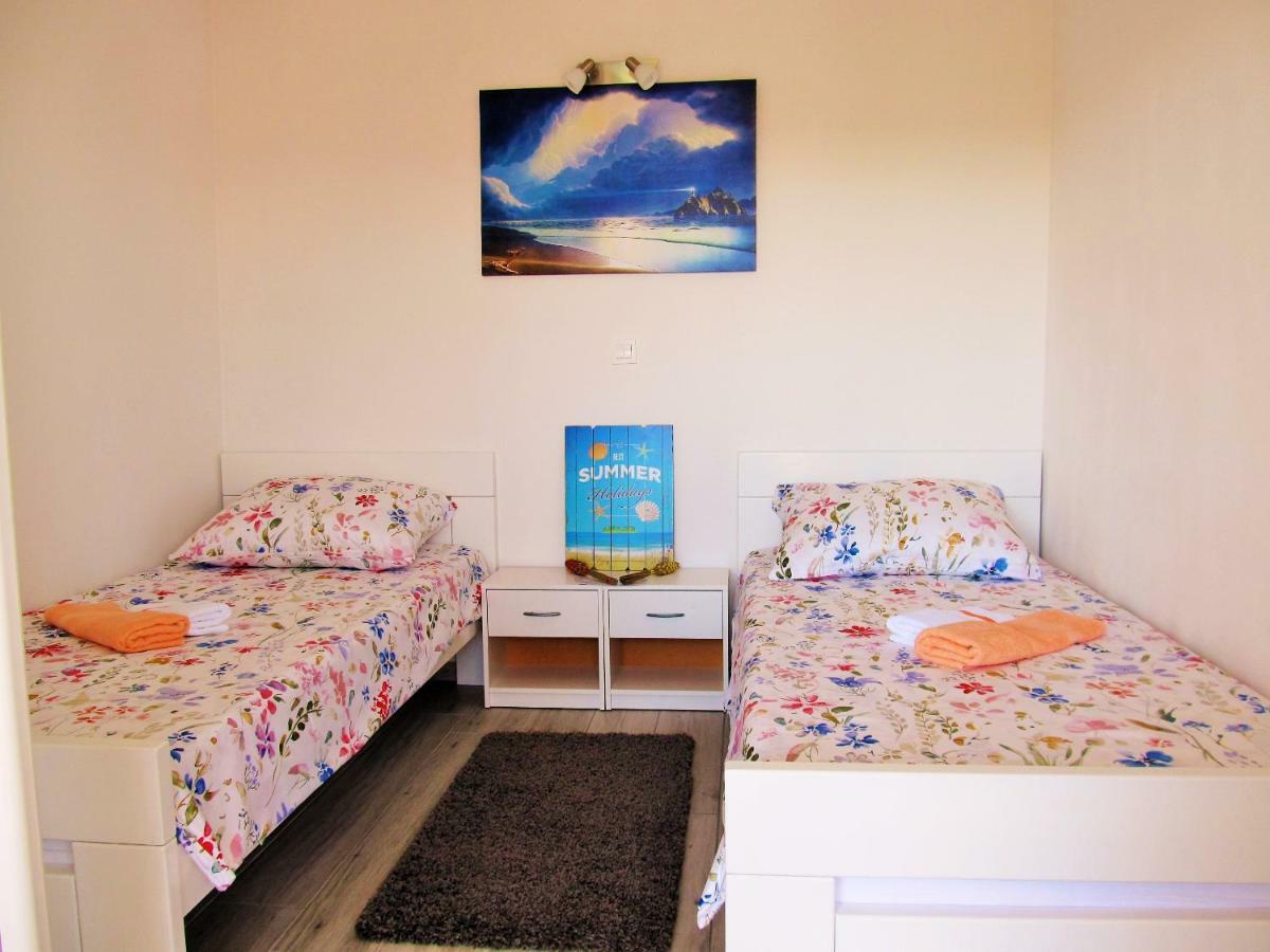 Apartmani Mala Sirena Масленица Екстериор снимка