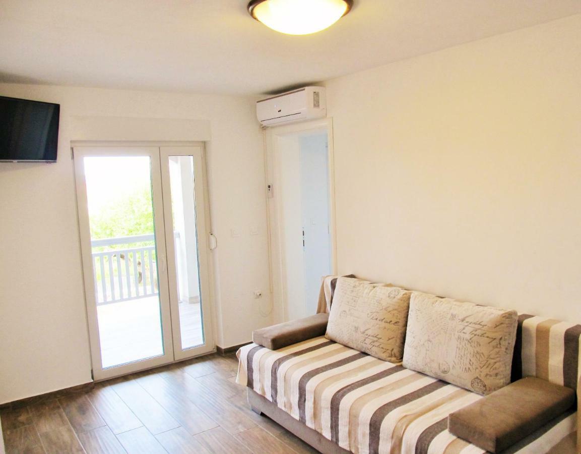 Apartmani Mala Sirena Масленица Екстериор снимка